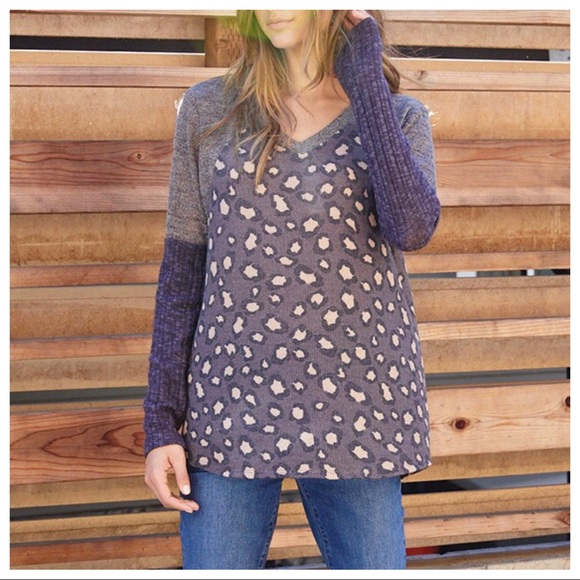 ✨LAST ONE✨V neck leopard print tunic top - Picture 4 of 8